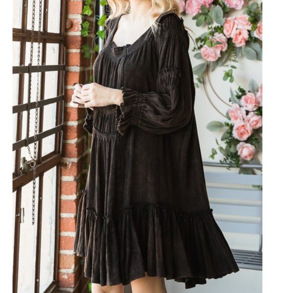 Oli & Hali Black Mineral Washed Smocked Tunic Top - Picture 3 of 6